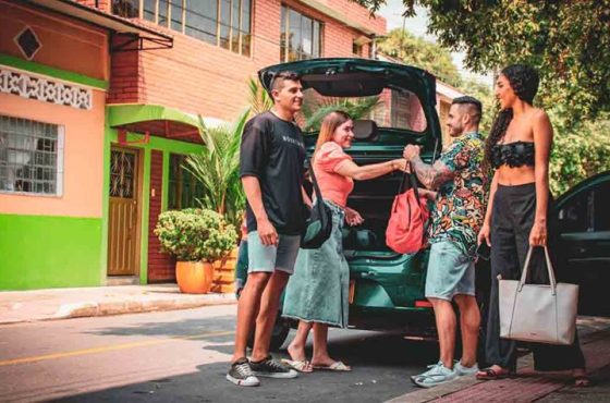 Solos o en pareja, por ocio o recreo, a destinos de playa o naturaleza: así viajan los turistas colombianos.